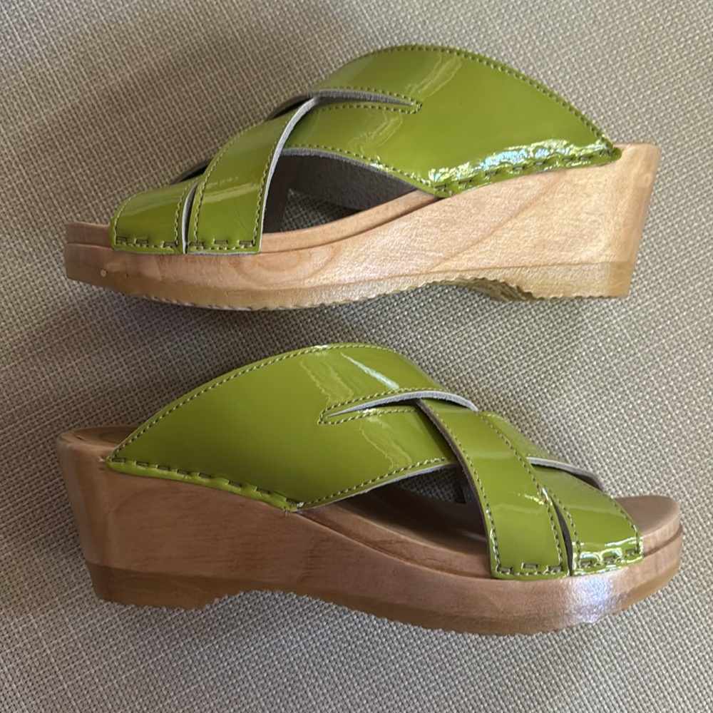 No.6 Basket Clog on Mid Wedge in Apple Patent size 38